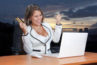 Ein Bild, das Frau, sitzend, Person, Tisch enth�lt.

Automatisch generierte Beschreibung